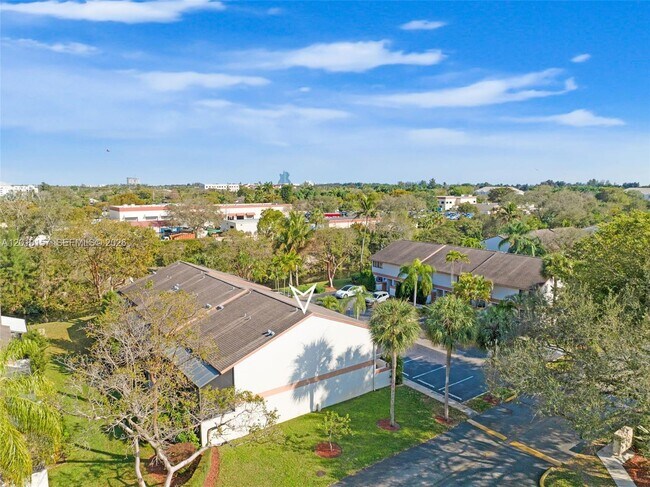 Building Photo - 4250 SW 70th Terrace