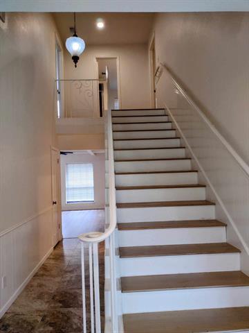 Building Photo - 3018 Overton Park Dr W