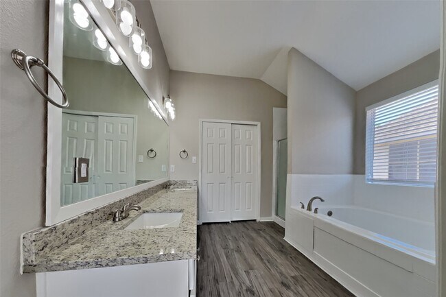 Building Photo - 727 Pateway Ct