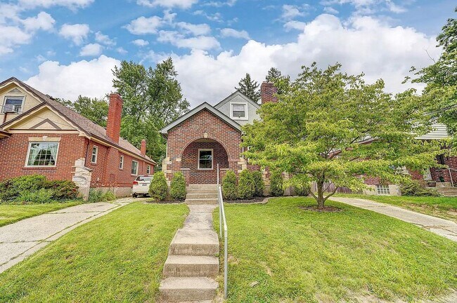 Front of Cape Cod - 6604 Buckingham Plz