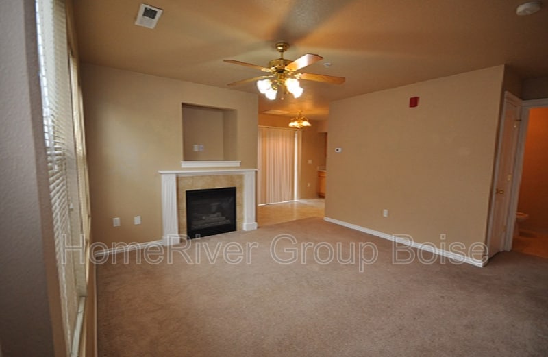 Building Photo - 1329 N Stephanie Ln