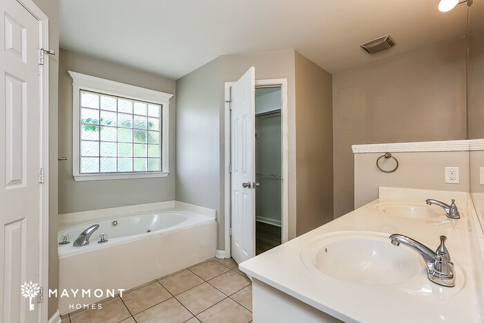 Building Photo - 10708 Stoneridge Dr