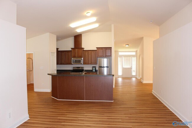 Building Photo - 103 Glen View Dr