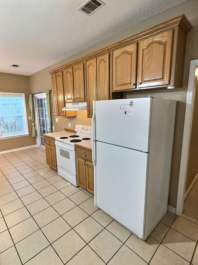 Building Photo - Ocean Springs home with convenient location!