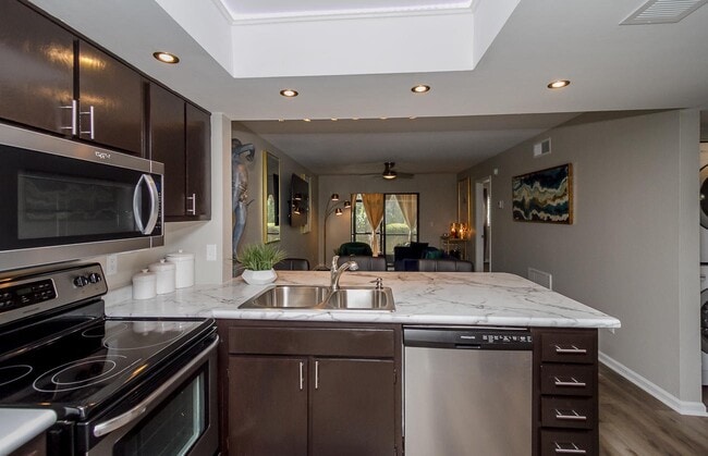 Building Photo - 1002 Windsong Cir