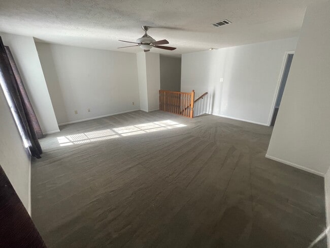 Building Photo - 62 Plum Ct