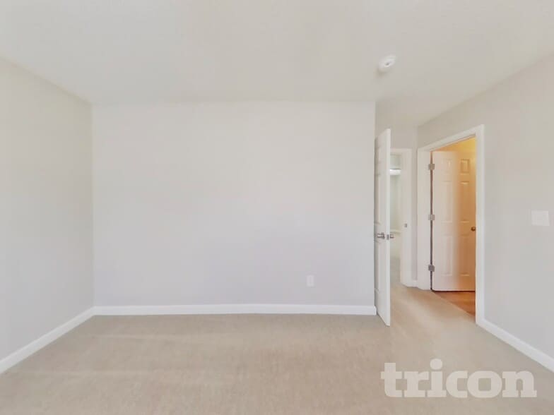 Building Photo - 3933 Far West Dr