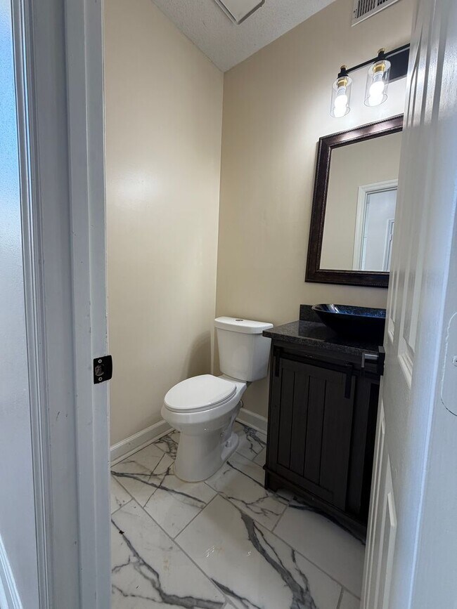 Building Photo - 3 bed | 2.5 bath | 2,630 sq ft