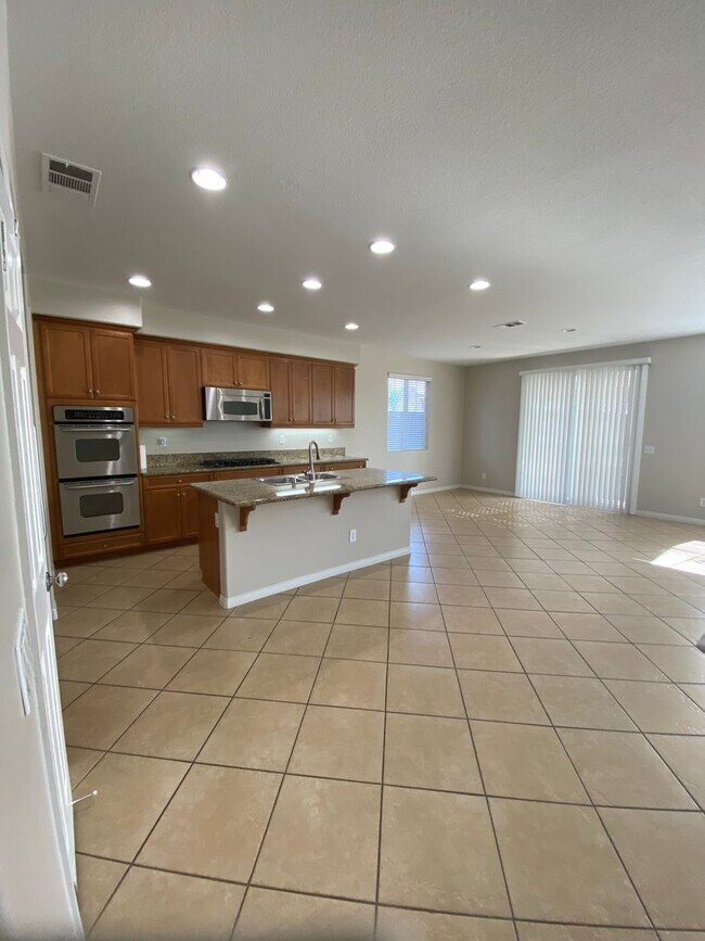 Building Photo - Beautiful 5 Bedroom Home in Murrieta Available!