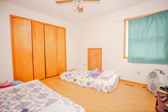 Building Photo - Beautiful four bedroom home avaulable for ...