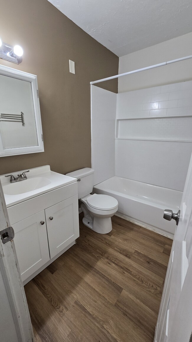 Building Photo - 2207 Mt Vernon Rd