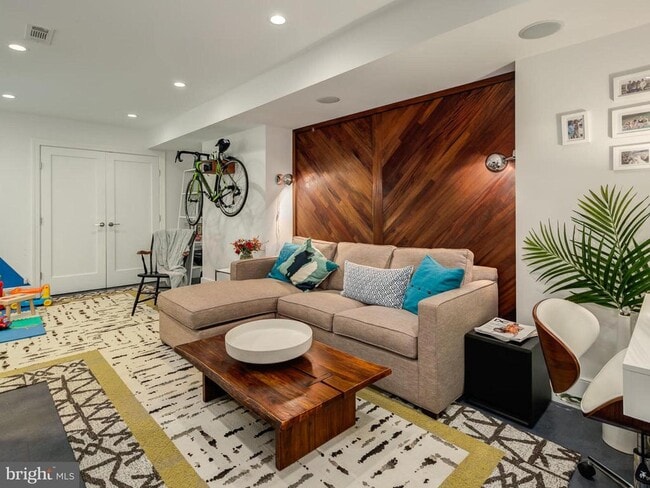 Building Photo - 1450 T St NW