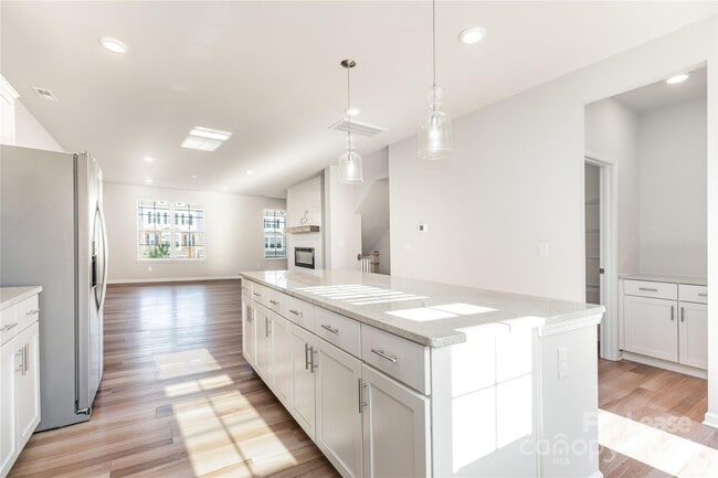 Building Photo - 10114 Hemingway Pl