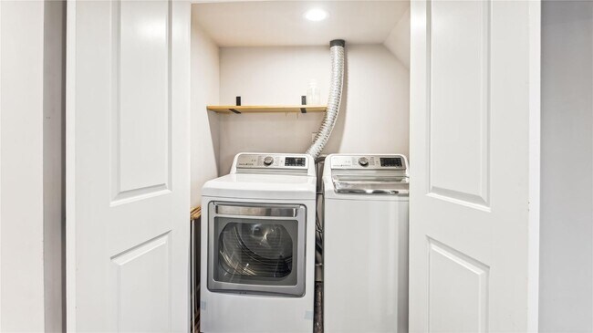 Building Photo - Modern 3BR/2.5BA Row Home with Parking & Private Backyard in SE DC