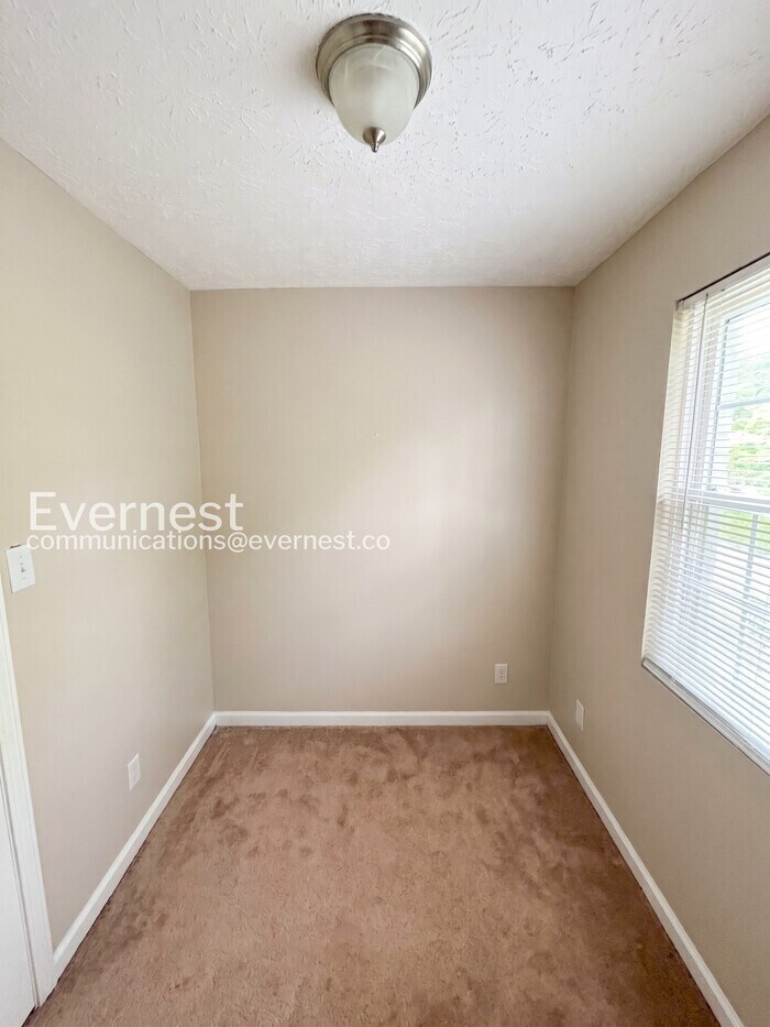 Building Photo - 2771 Skyland Dr NE