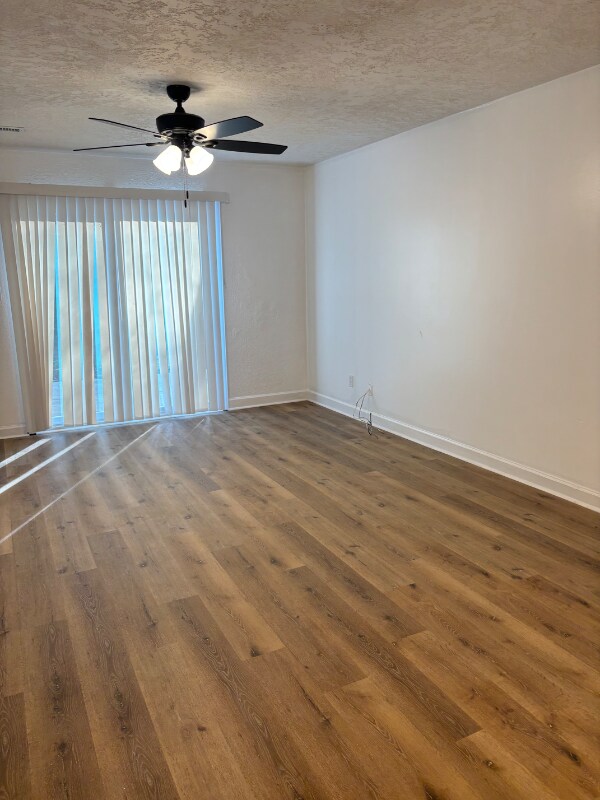 Building Photo - 3704 Pine Knoll Dr