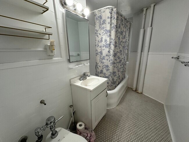 Building Photo - 1401 Beacon St