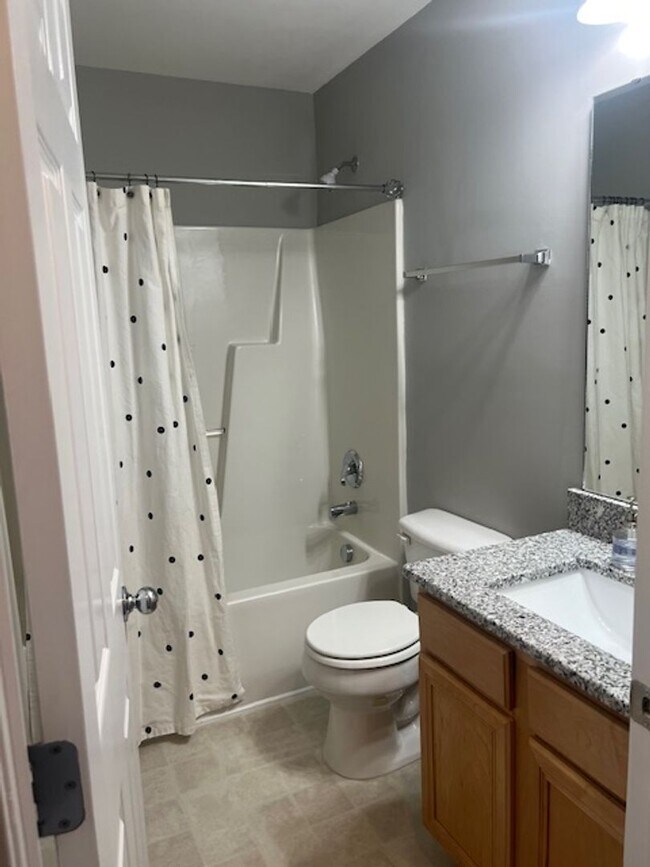 Building Photo - 8 Grosbeak Ln