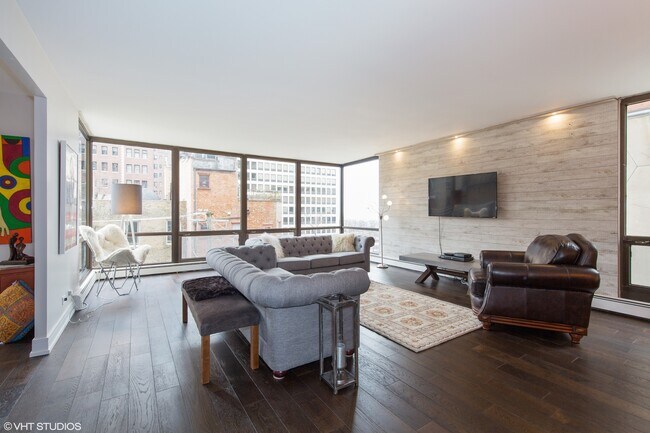 Building Photo - 100 E Bellevue Pl