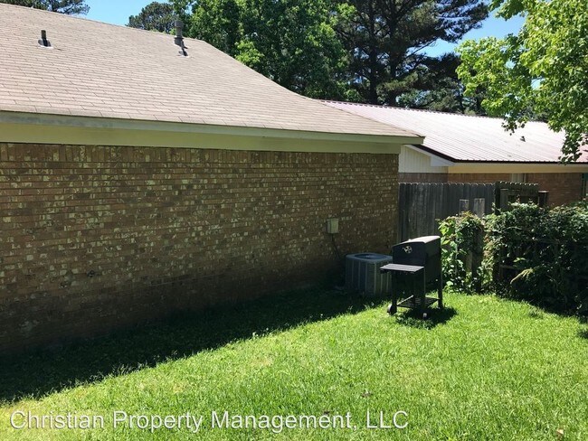 Building Photo - 2 br, 1.5 bath House - 760 Clearmont Drive