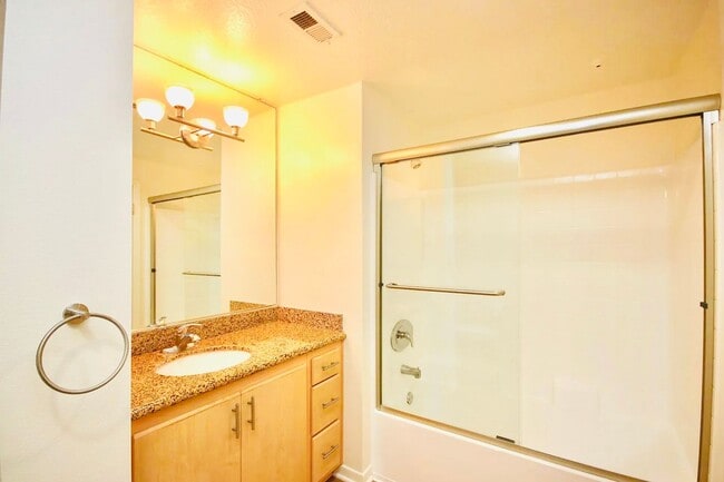 Building Photo - Beautiful 1 bedroom 1 Bathroom, Central Pa...