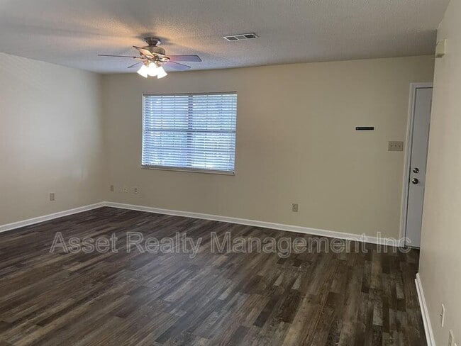 Building Photo - 9227 Shady Bend Ln