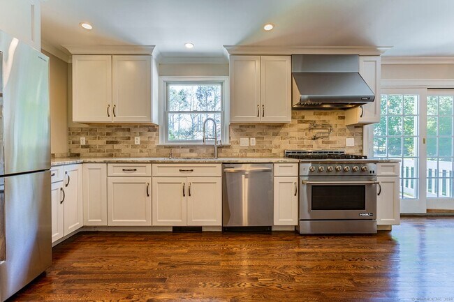Building Photo - 73 Paschal Dr