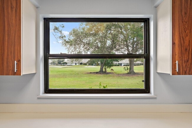 Building Photo - 2711 SW Egret Pond Cir