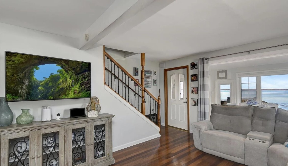 Building Photo - 239 Shoreland Cir