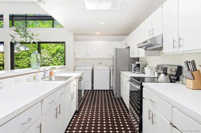 Building Photo - 24 N Quarter Rd