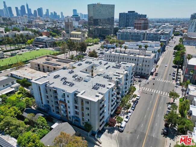 Building Photo - 436 S Virgil Ave