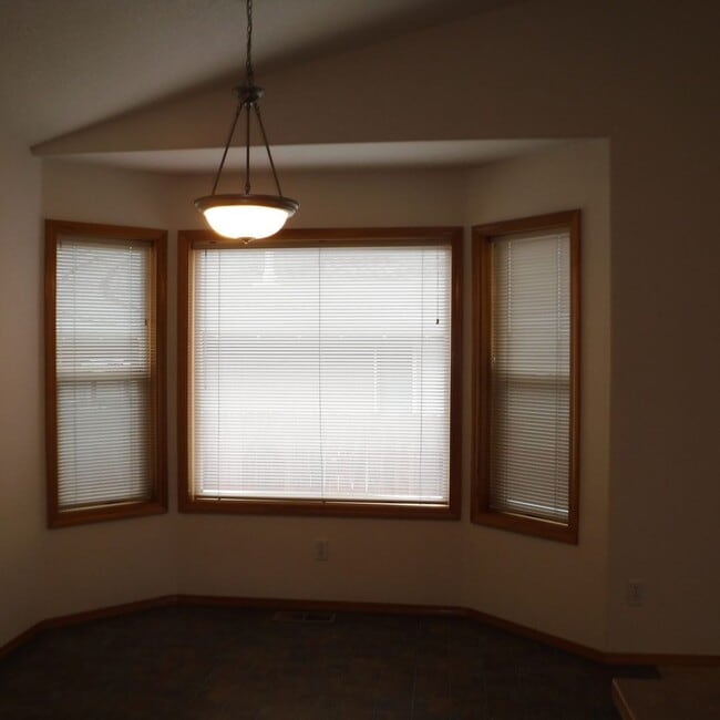 Building Photo - Single Level 3 Bed/2 Bath Home in SE Bend - Conifer Ave