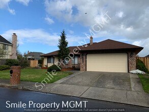 Building Photo - Three Bedrooms single house in NE Portland with double garage