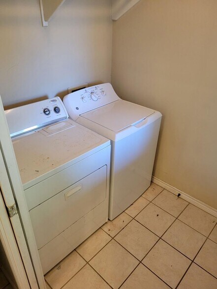 Building Photo - AUGUST 2026 PRE-LEASE!!  Adorable 4 Bedroom 2 Bathroom Home