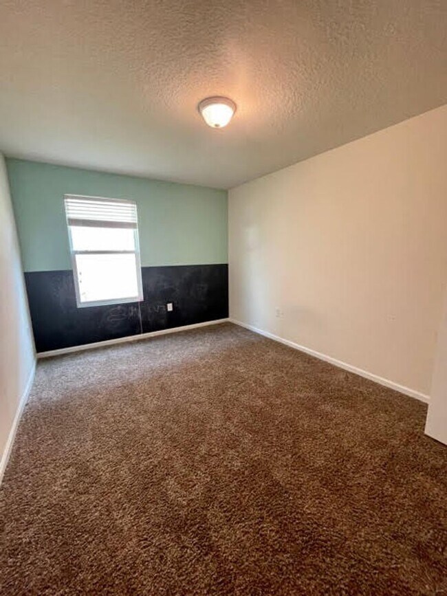 Building Photo - Practically New Home