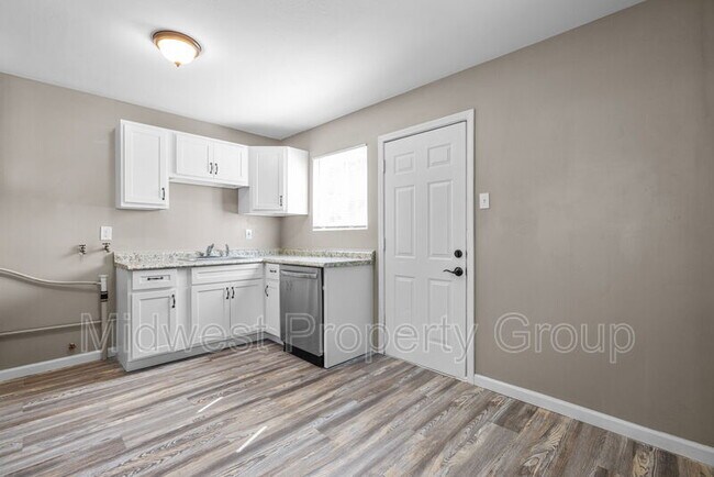 Building Photo - 15 Juno Dr