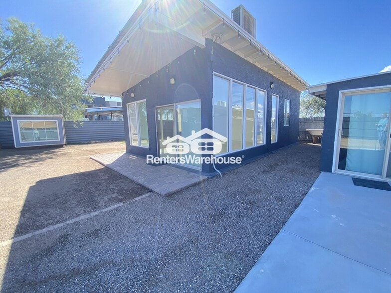 Building Photo - 1007 E Elwood St