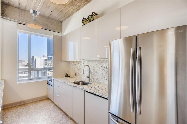 Building Photo - 710 Colorado St