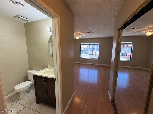 Building Photo - 1912 Harvest Dr