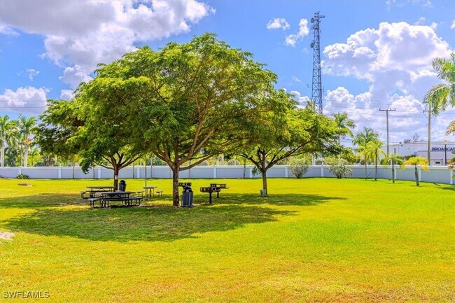 Building Photo - 2885 Palm Beach Blvd