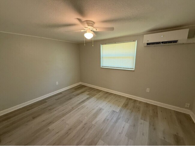 Building Photo - 5904 Kingsview Ln