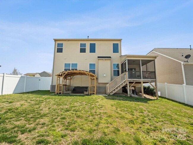 Building Photo - Beautiful 4BR/3.5 BA Home in Mooresville