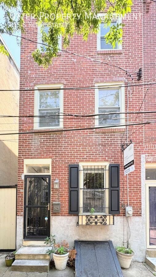 Building Photo - 815 S Reese St