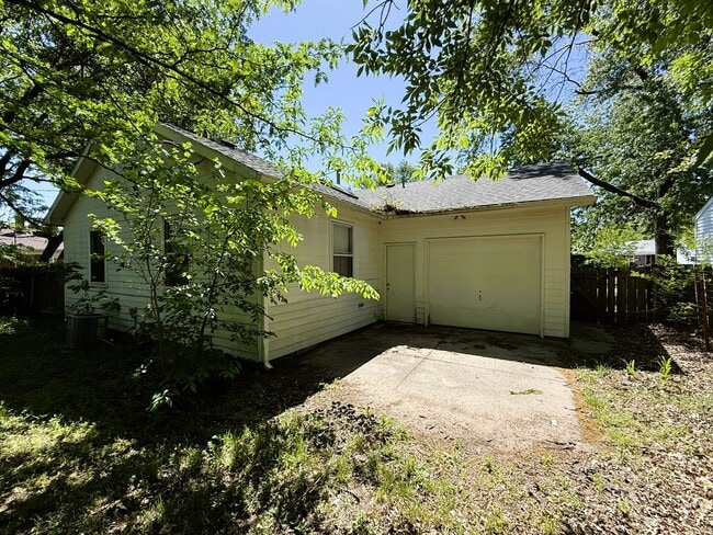 Building Photo - 6126 E Gilbert St