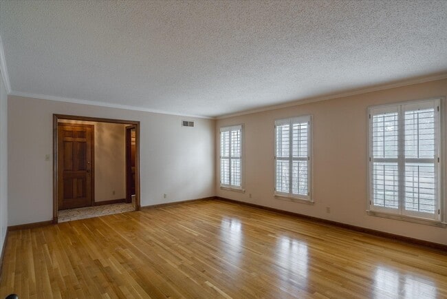 Building Photo - 356 Perkins Extd