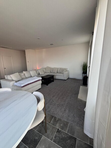 Building Photo - 3421 Andrew Ave