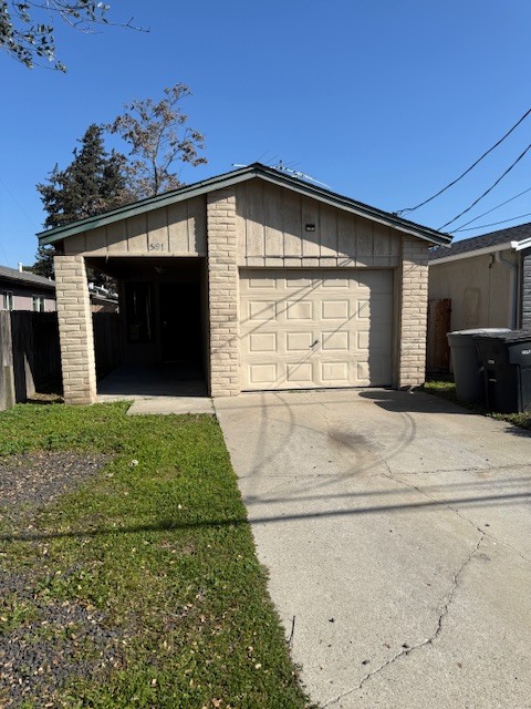 Building Photo - 591 N 4th Ave