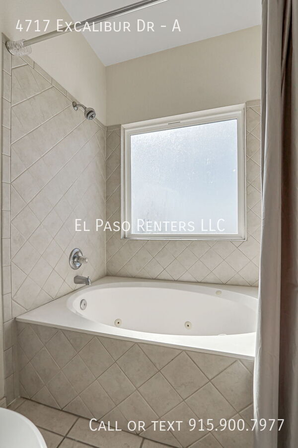 Building Photo - 4717 Excalibur Dr