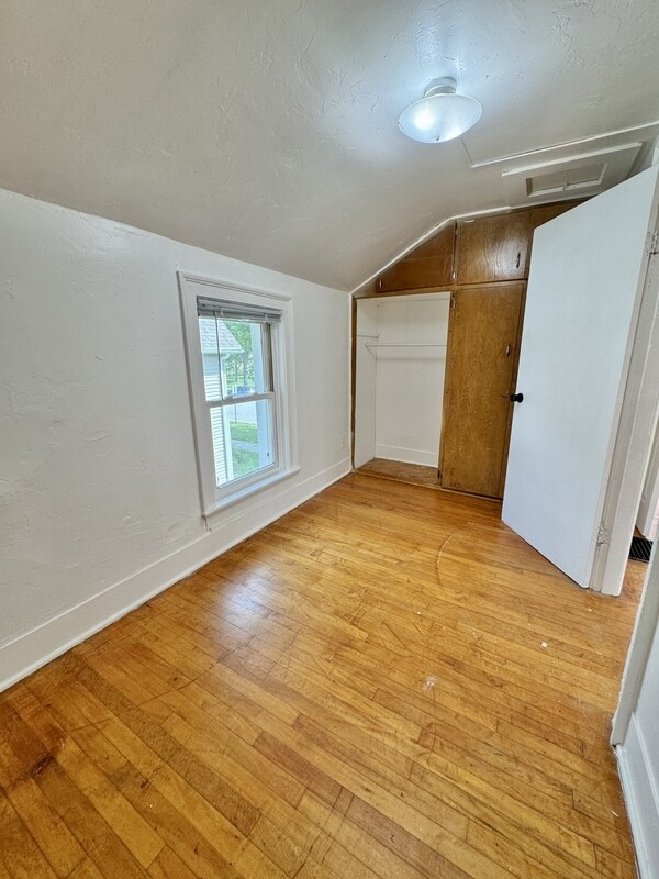 Building Photo - 312 S Chestnut Ave