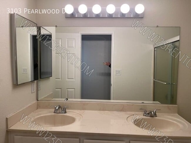 Building Photo - 3103 Pearlwood Dr